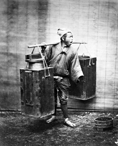 Japanischer Wasserträger, ca. 1860-80 von Japanese Photographer
